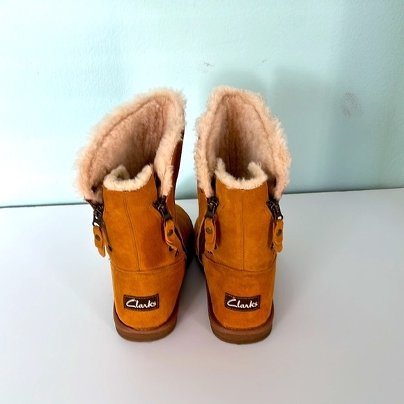 Clarks NWOT Brown Calf Heights Lambs Wool Lining Cozy and Comfortable Boots SZ 9 - Picture 4 of 8